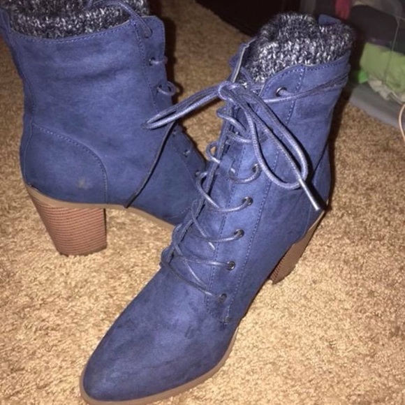 Cuffed lace up boot/heel - Picture 2 of 3